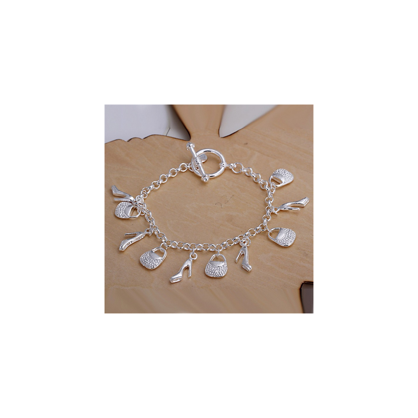 Vakre armbånd sko og taske av høy kvalitet