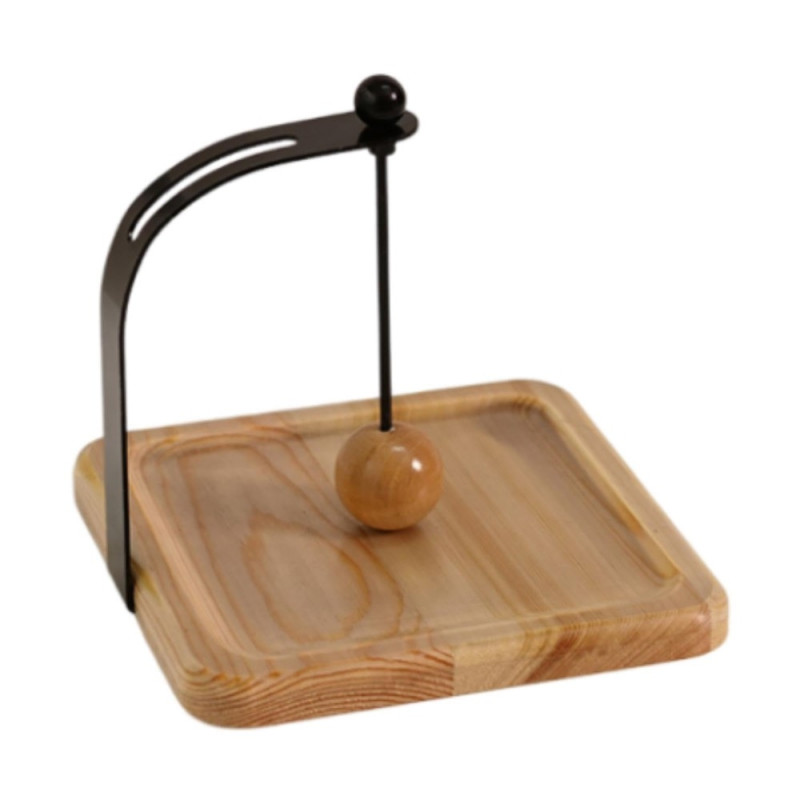 Mänty- ja rautarakenteinen lautasliinateline, 17,5 x 17,5 x 14,5 cm, varustettu painotetulla pallolla mänty/lakattu pinta.